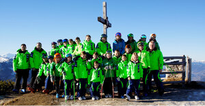 Die Trainingsgruppe in Flachau am 24. Dezember 2015 beim Christkind-Skifahren.